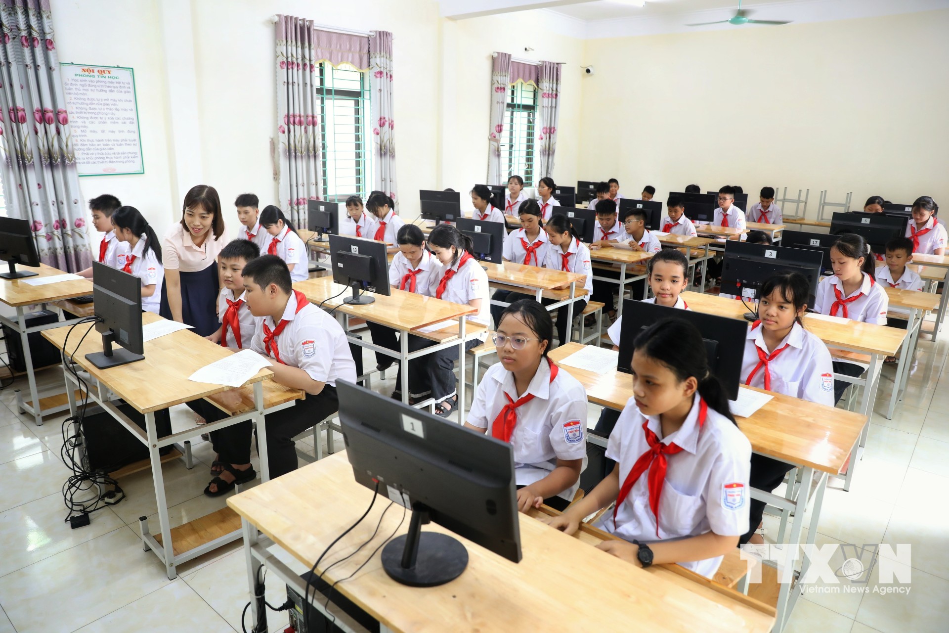 Trang thiết bị hiện đại, đồng bộ tại các trường trên địa bàn thành phố đã đảm bảo việc dạy và học được đổi mới, đáp ứng yêu cầu hiện đại. (Ảnh: Danh Lam/TTXVN)
